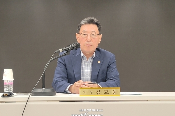 김교웅 의장, 혼란 속 취임 1년…의료전달체계 등 강조