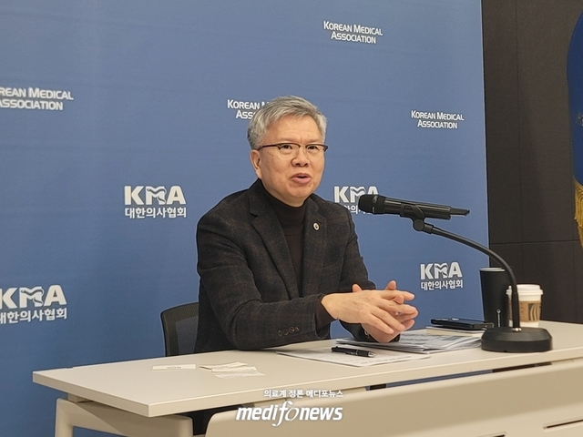 의료현안의 거센 파고 속, 김택우 회장의 대응 카드는?
