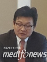 김윤 교수