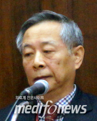 이건수 명예교수