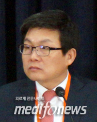 김윤 교수