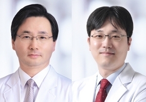 왼쪽부터 흉부외과 김경환, 최재웅 교수
