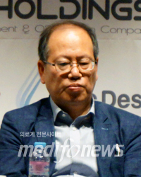 선우덕 교수