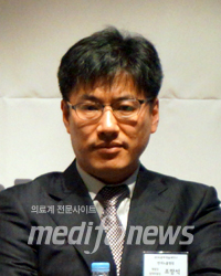 조항석 정책위원장