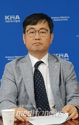 정성균 대변인
