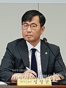 정성균 대변인