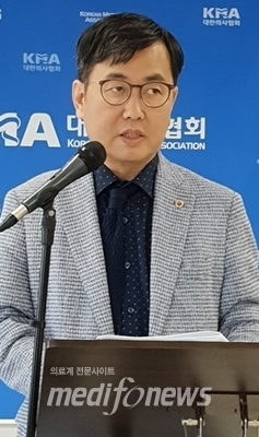 정성균 대변인