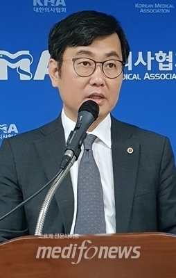 정성균 대변인