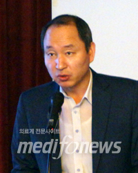 복지부 곽순헌 과장이 박능후 장관 인사말을 대독했다.