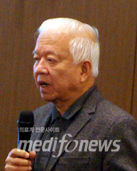 팜 만 헝 교수