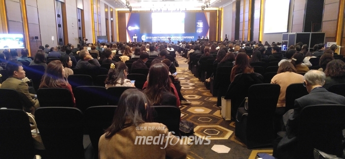 ‘2018 KoNECT-MFDS 국제 컨퍼런스(2018 KoNECT-MFDS International Conference)가 11월 31일부터 11월 2일까지 서울 여의도 콘래드호텔에서 개최되고 있다. 