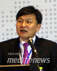 김윤 교수
