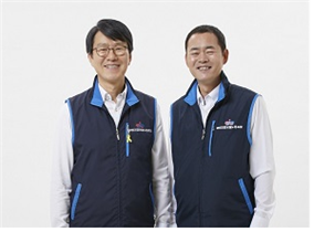 황병래(좌) · 김현석 당선자(사진 제공: 국민건강보험노동조합)