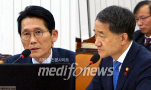 윤소하 의원(좌), 박능후 장관