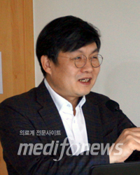 김윤 교수