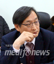 박건우 교수