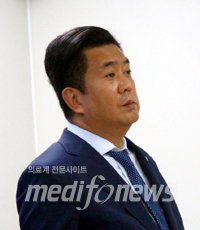 강청희 급여상임이사 