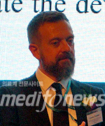 라즐로 프즈코 교수