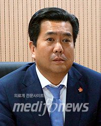강청희 급여상임이사