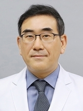 안용 교수