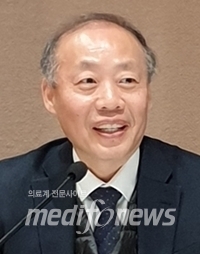 홍윤철 교수
