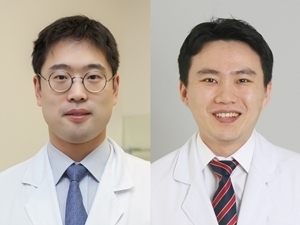 왼쪽부터 김규표 교수, 유창훈 교수