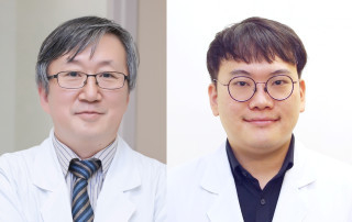 (왼쪽부터) 이상암, 김효재 교수.