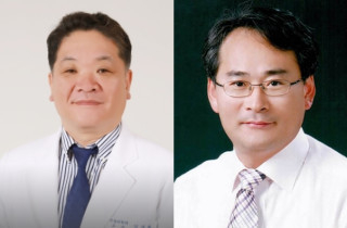 (왼쪽부터) 대한응급의학회 김경환 신임 회장, 조준휘 신임 부회장.