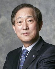 윤도흠 신임 의료원장.