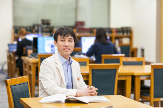 정한신 교수.