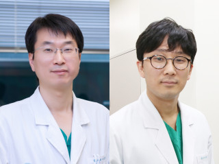 (왼쪽부터) 이승환, 이필형 교수.