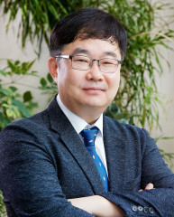박상재 신임 이사장.