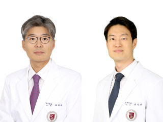 (왼쪽부터) 박현태, 류기진 교수.