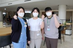 왼쪽부터 이한별 임상병리사, 길은지 임상병리사, 이원혁 간호사