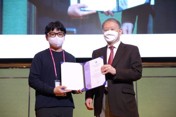 소화기내과 조형호 교수(좌)