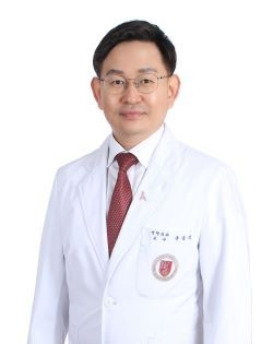 윤을식 대한성형외과학회 이사장