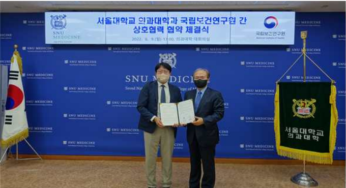 (좌) 김정은 서울대학교 의과대학장, (우) 권준욱 국립보건연구원장