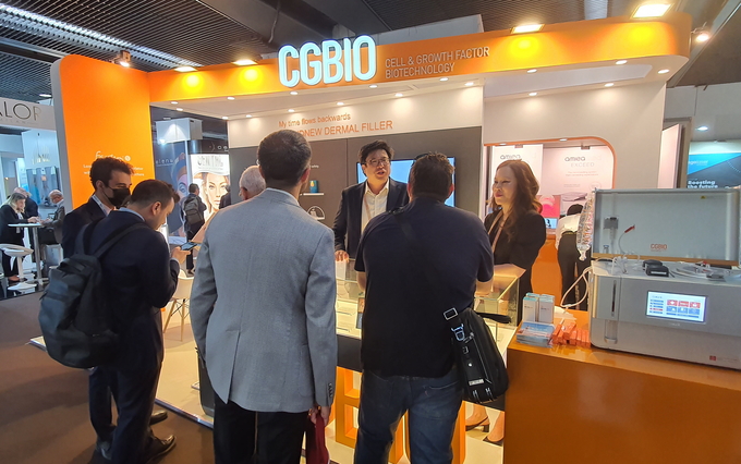 IMCAS Paris 2022에 마련된 시지바이오 부스