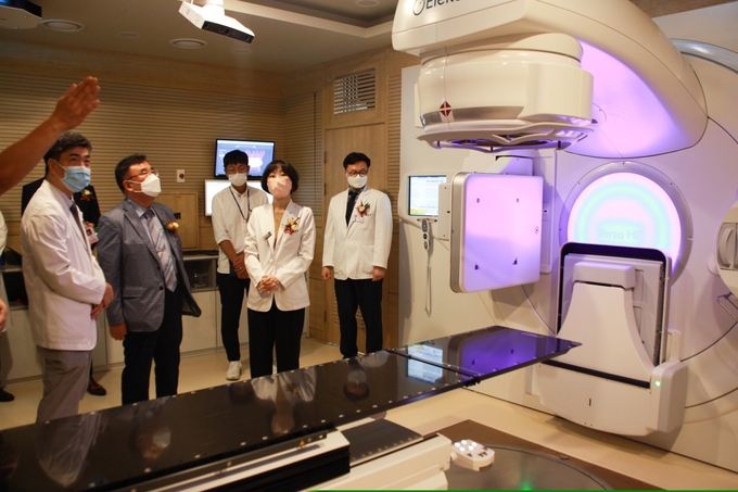 한림대학교동탄성심병원이 최첨단 방사선 암 치료 선형가속기 Versa HD를 도입했다.