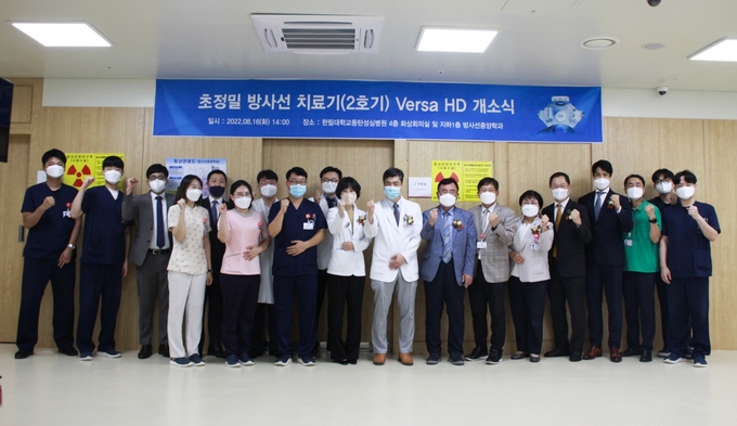 개소식에는 동탄성심병원 이성호 병원장, 하보람 방사선종양학과장, 동탄보건소 장봉림 소장, 엘렉타코리아 신용원 대표이사 등이 참석했다.