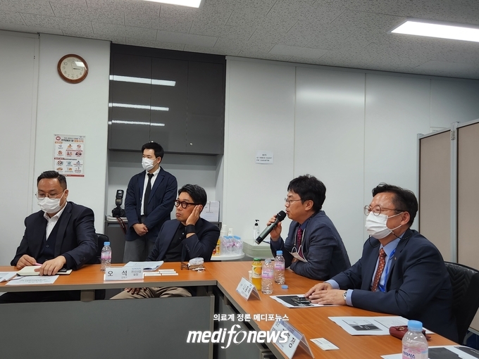 한국의료기기산업협회가 킨텍스와 공동주최로 내년 6월 베트남 K 의료기기 전시회를 개최한다.