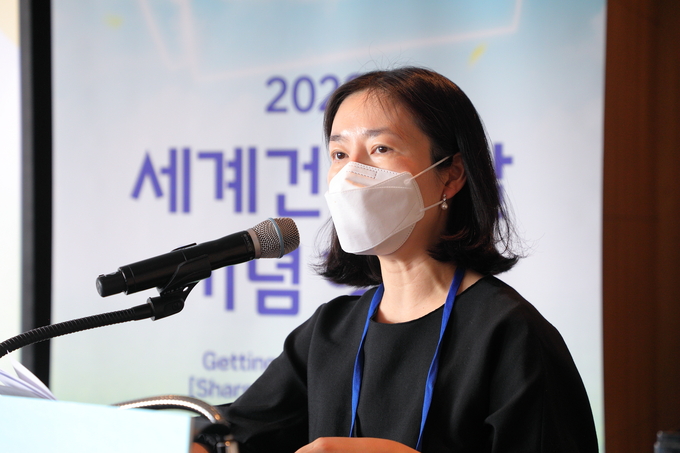 건선학회 홍보이사 박은주 교수(한림의대 피부과)가 행사 사회를 진행했다.
