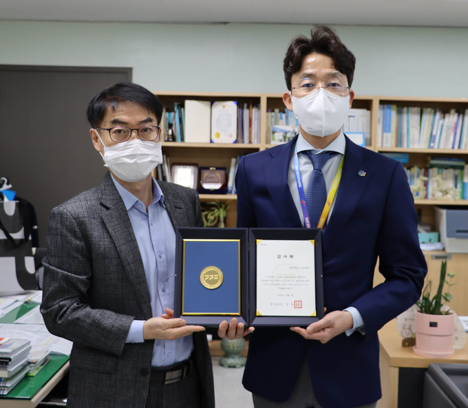 한림대학교성심병원이 경기도 성실납세자 제도에 협조한 공로로 감사패를 받았다.