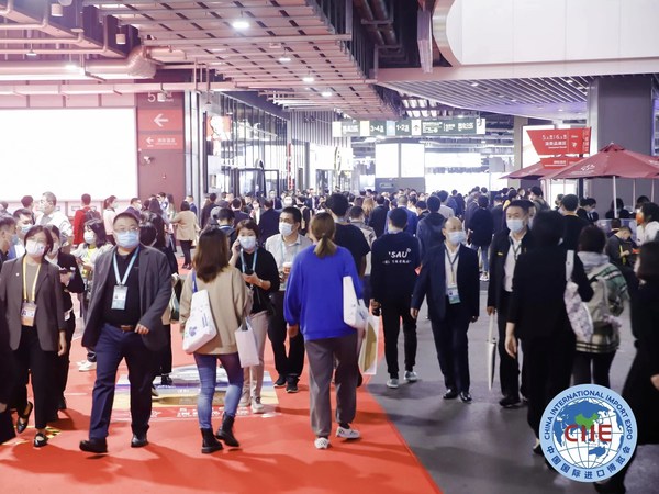 中国国際輸入博覧会の過去 4 回の開催で 1,500 を超える新製品、技術、サービスが紹介されましたが、これらのイベントで行われる予定の取引額は 2,700 億ドルに達しました。
